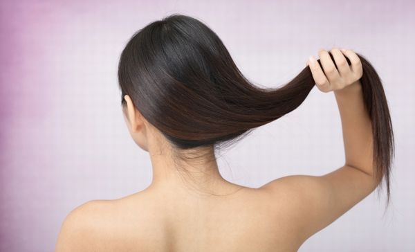 髪質を柔らかくするヘアケア術！5つの改善方法と硬い髪質の原因を解説